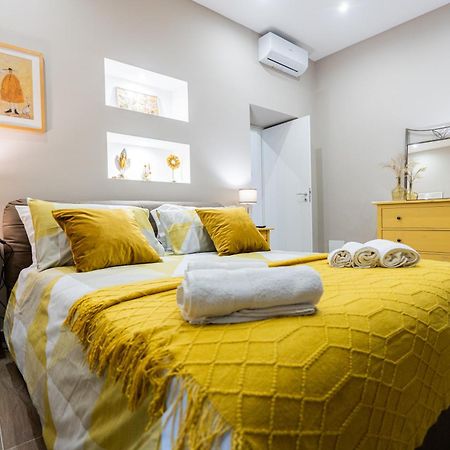 La Casa Di Bianca - Modern Suites Near Plebiscito Napoli Esterno foto