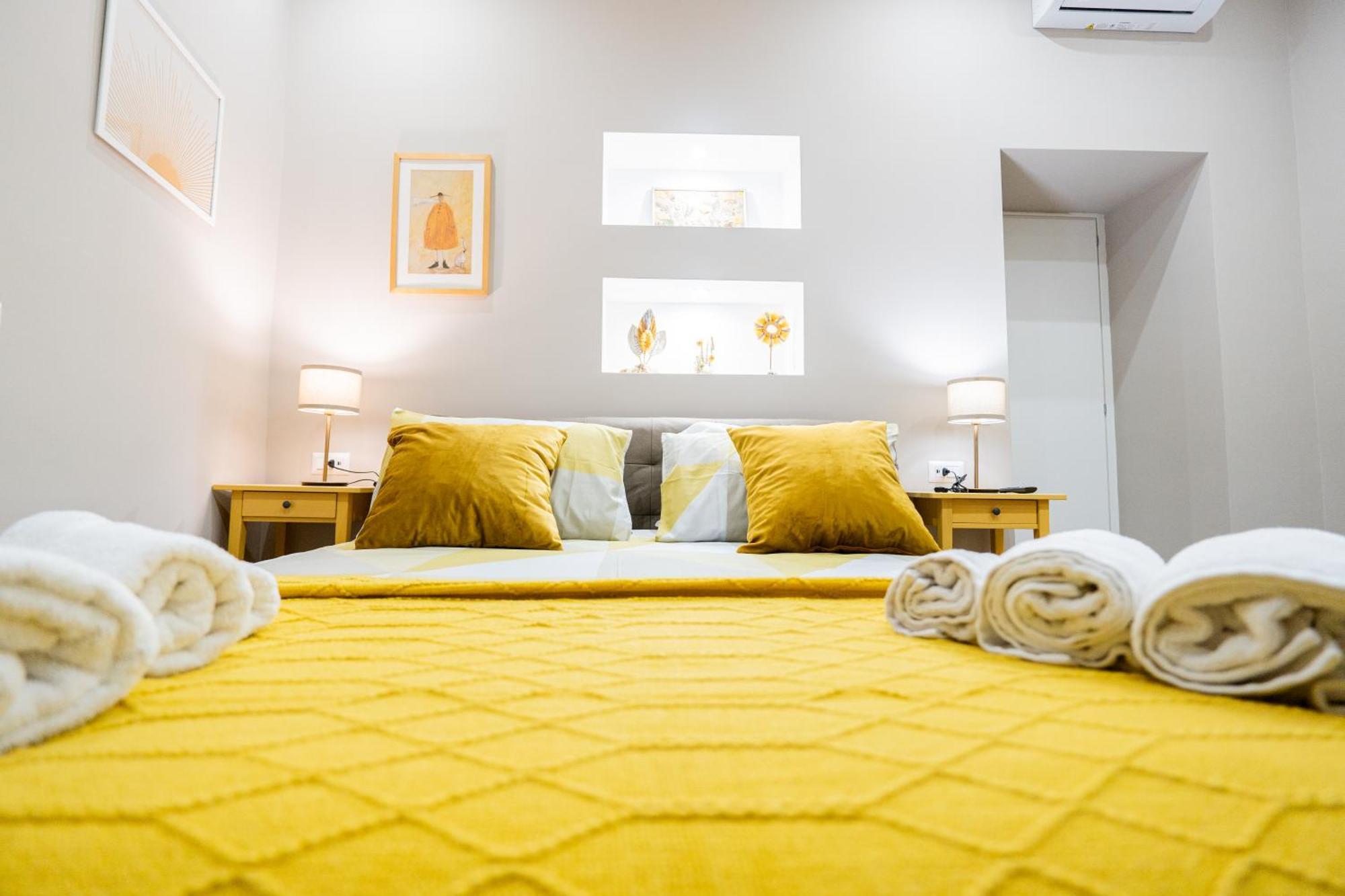 La Casa Di Bianca - Modern Suites Near Plebiscito Napoli Esterno foto