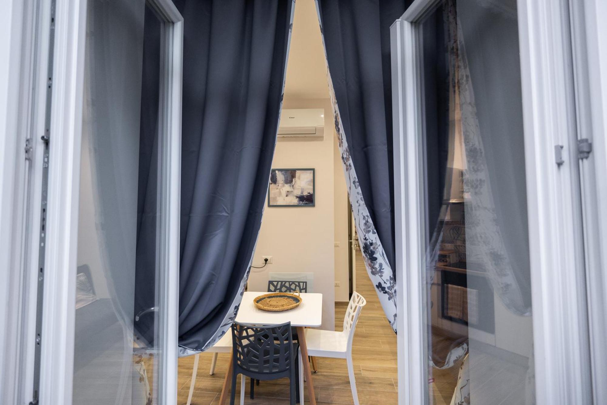 La Casa Di Bianca - Modern Suites Near Plebiscito Napoli Esterno foto