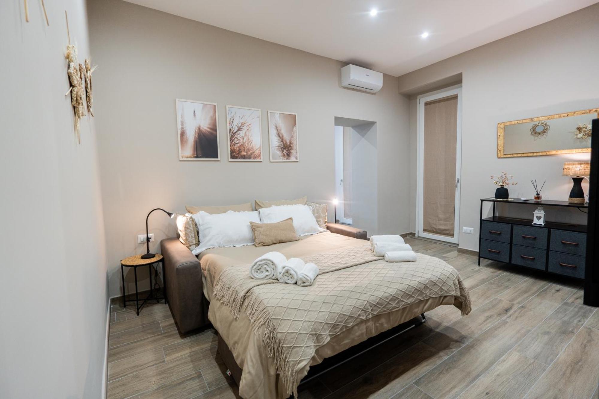 La Casa Di Bianca - Modern Suites Near Plebiscito Napoli Esterno foto