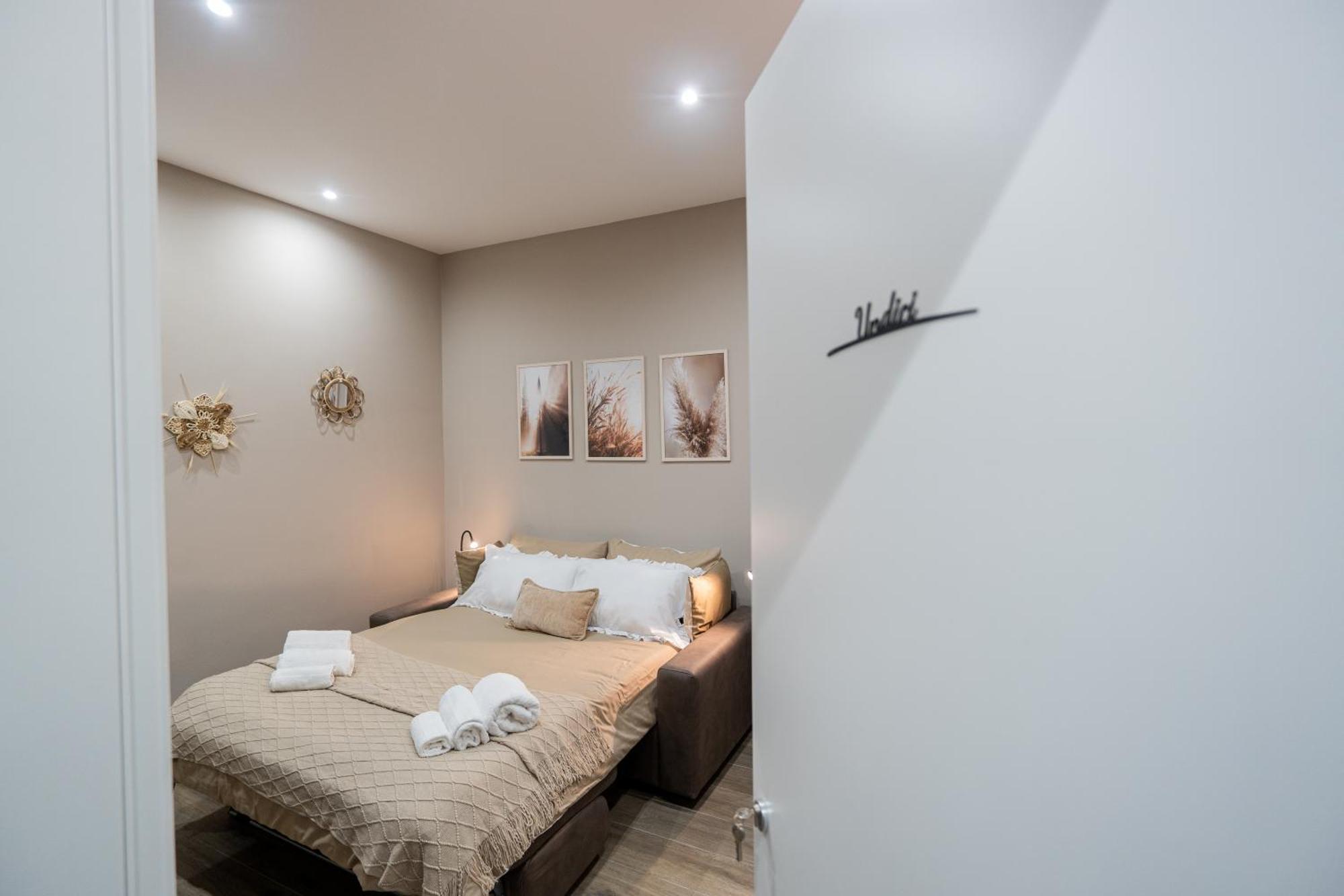 La Casa Di Bianca - Modern Suites Near Plebiscito Napoli Esterno foto