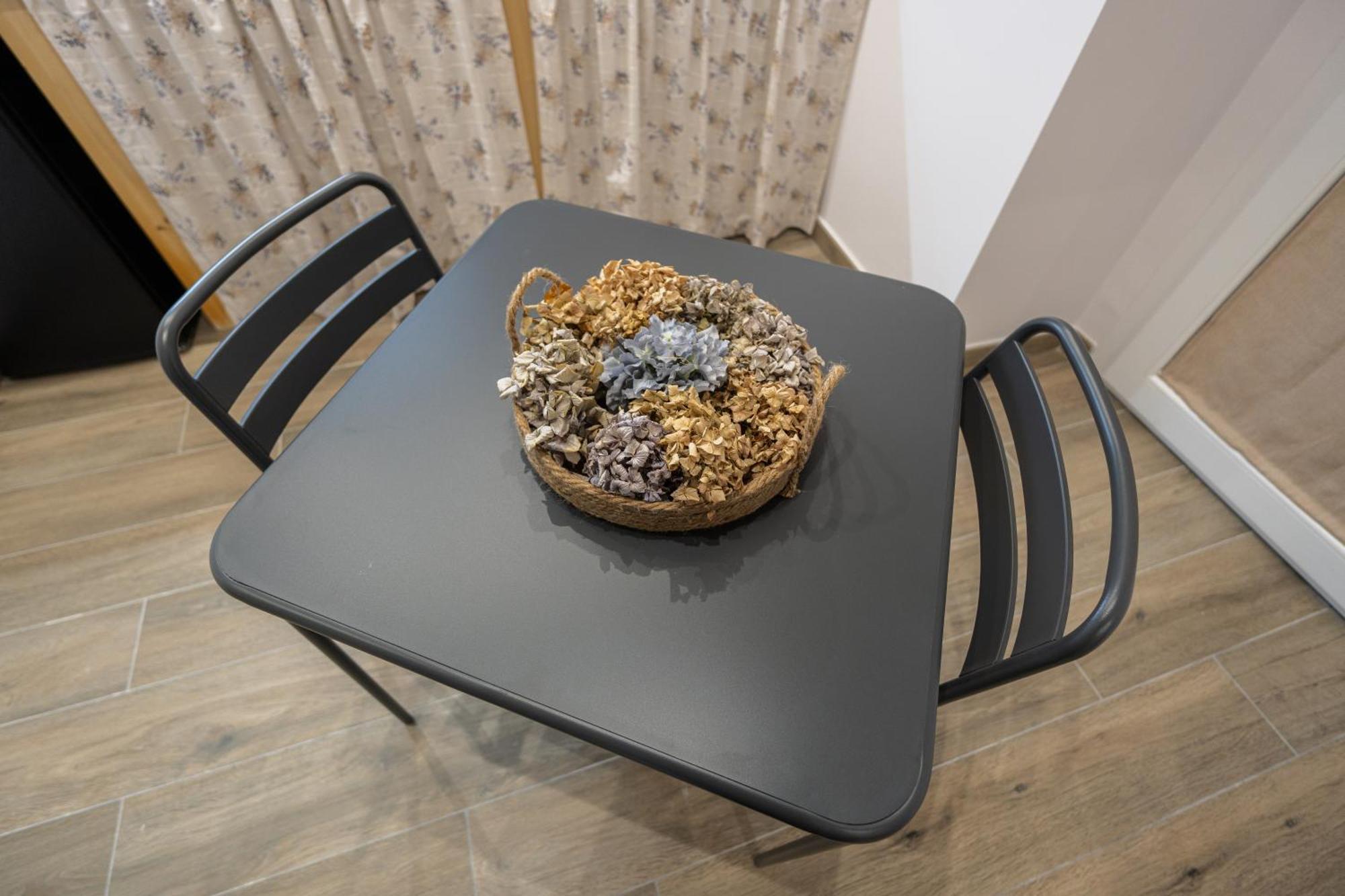 La Casa Di Bianca - Modern Suites Near Plebiscito Napoli Esterno foto