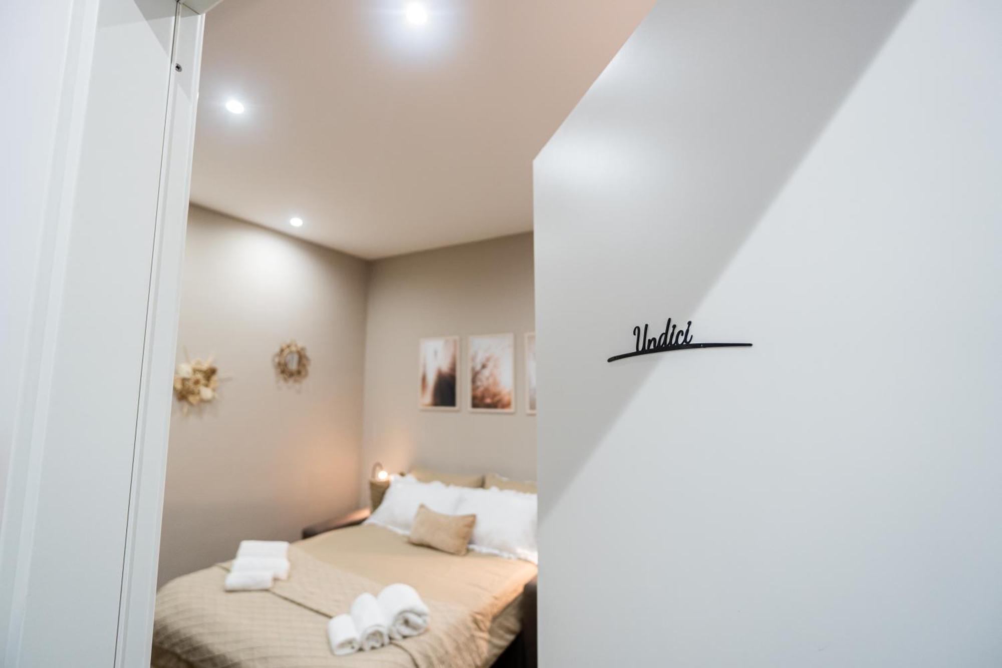 La Casa Di Bianca - Modern Suites Near Plebiscito Napoli Esterno foto