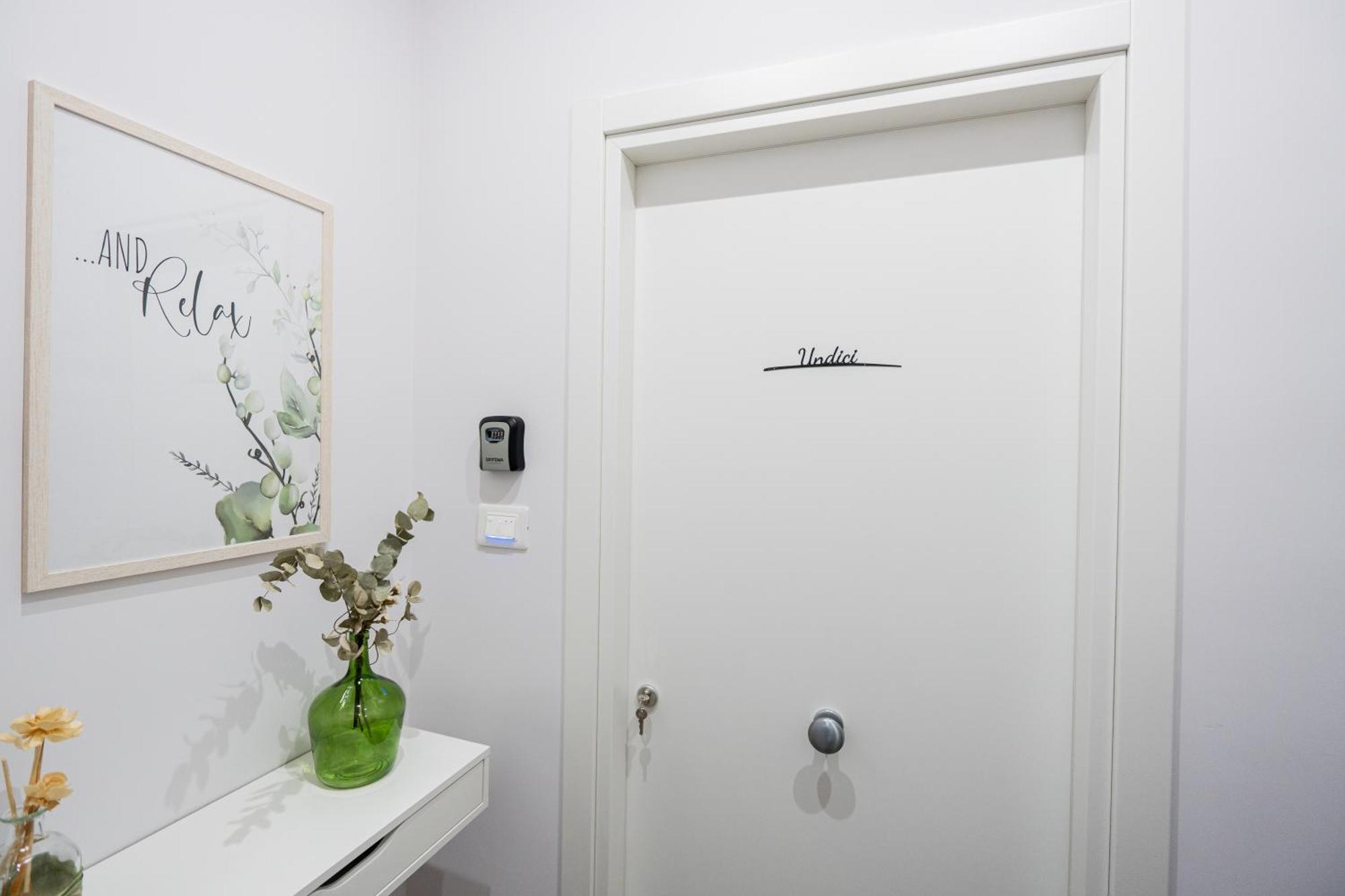 La Casa Di Bianca - Modern Suites Near Plebiscito Napoli Esterno foto