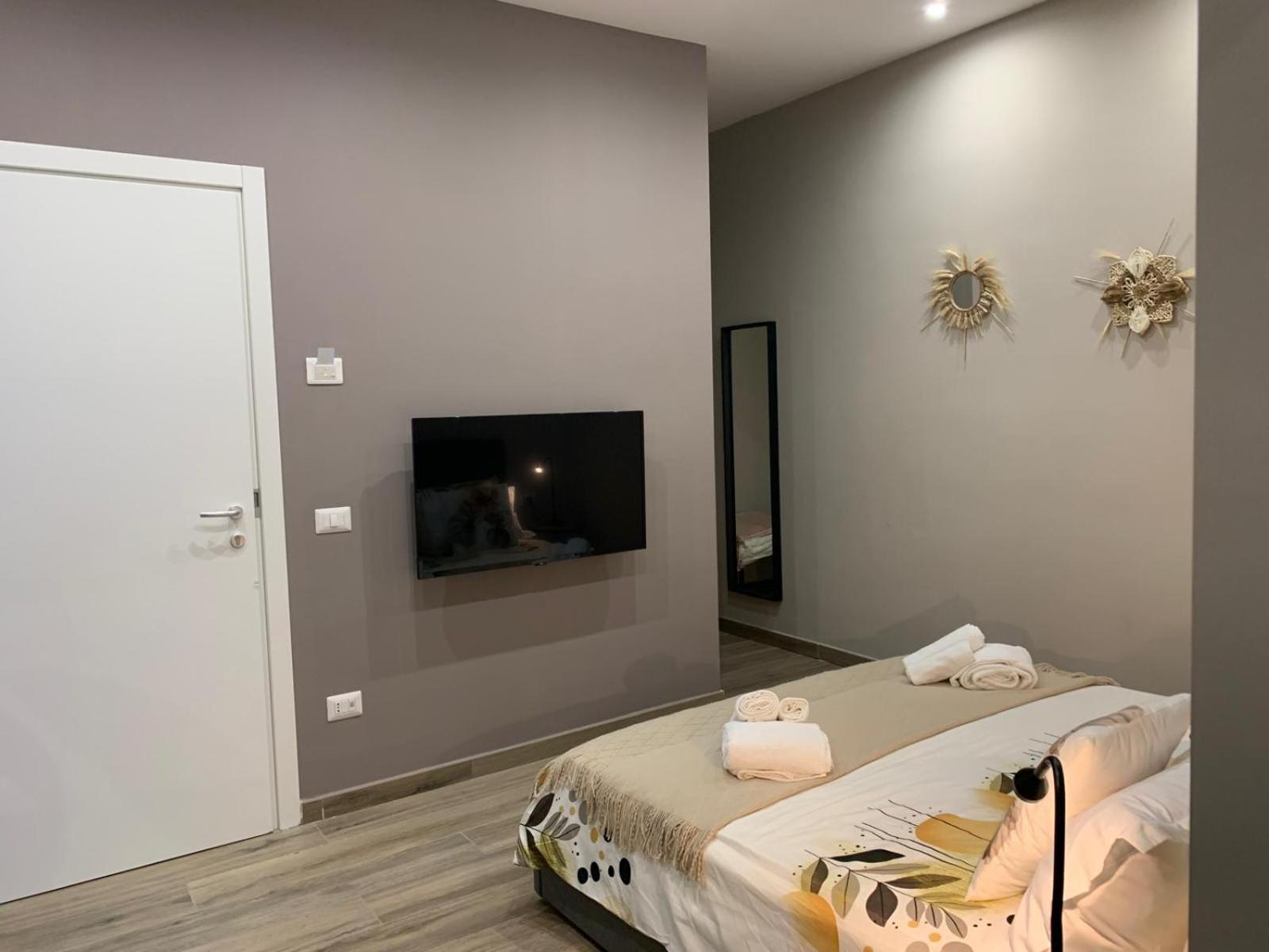 La Casa Di Bianca - Modern Suites Near Plebiscito Napoli Esterno foto