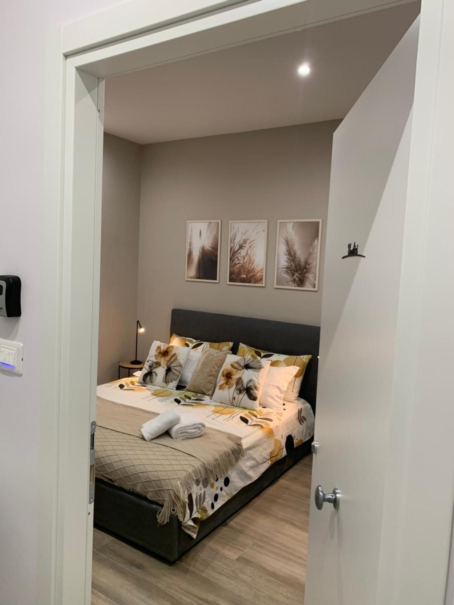 La Casa Di Bianca - Modern Suites Near Plebiscito Napoli Esterno foto